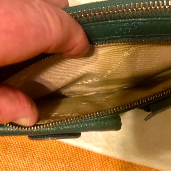 🌴🤩AUTHENTIC MARC JACOBS DESIGNER QUILTED LEATHER ZIP TOP GREEN WALLET😍 - Picture 16 of 16